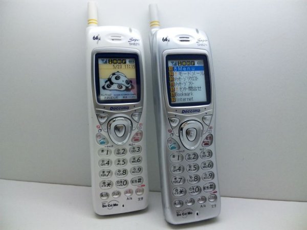 画像1: ＮＴＴドコモ　ＳＨ８２１ｉ　スーパードッチーモ　モックアップ (1)