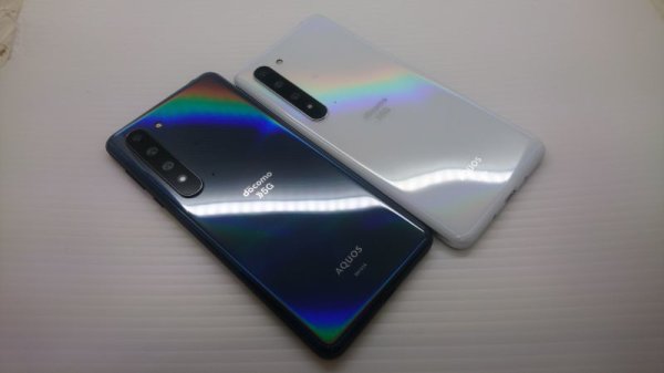 NTTドコモ SH－51A AQUOS R5G モックアップ 2