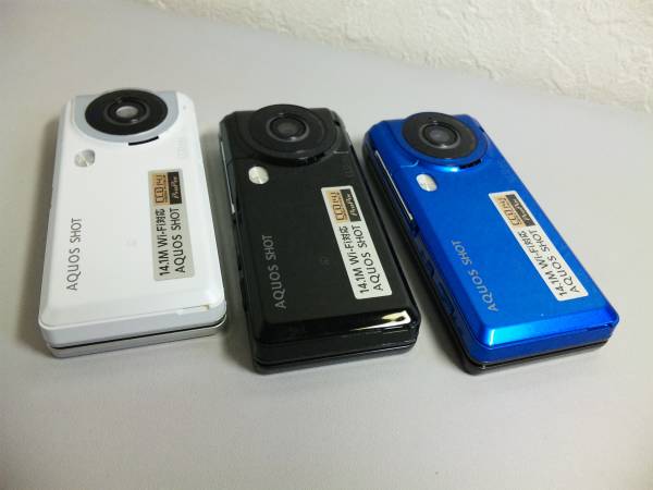 ａｕ ＳＨ０１０ ＡＱＵＯＳ ＳＨＯＴ モックアップ ３色セット