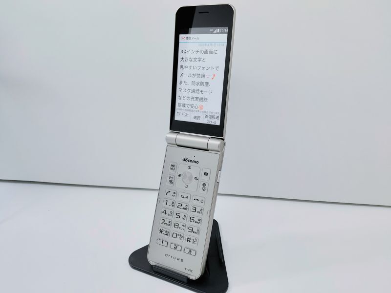 スマートフォン/携帯電話 携帯電話本体 ＮＴＴドコモ　Ｆ－４１Ｃ　ａｒｒｏｗｓ ケータイ ベーシック　モックアップ　２色セット