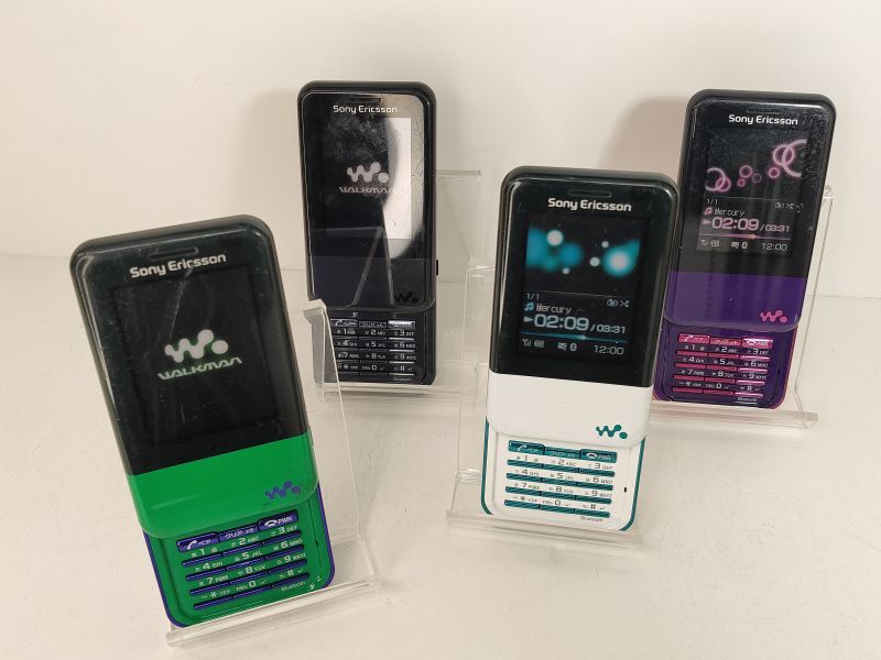 ａｕ Ｗ６５Ｓ Walkman Phone Xmini モックアップ ４色セット - モック