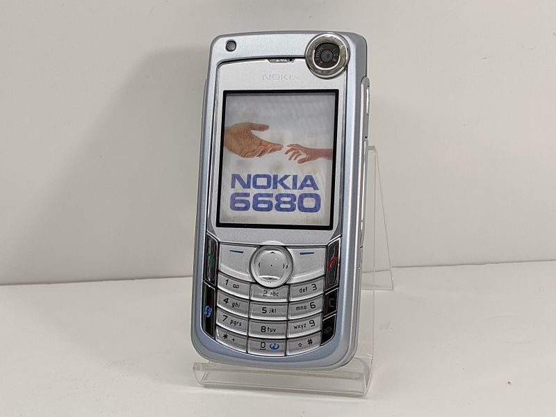 GSM携帯 Nokia 6680 (着せ替え外装ケース付き)